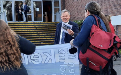 Übergabe Stellungnahme der BI an den OB