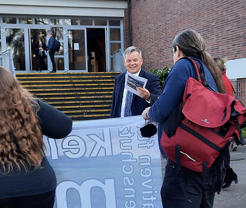 Übergabe Stellungnahme der BI an den OB